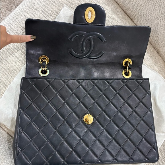 Authentic CHANEL MAXI JUMBO lambskin vintage 24k gold plated crossbody - Picture 2 of 16